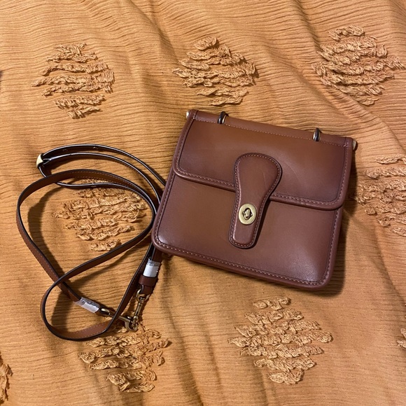 Coach Handbags - Coach Station 5130 “Willis” brown leather handbag